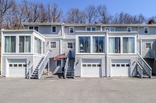13 Silvermine Mnr, Brookfield Center CT  06804-3334 exterior