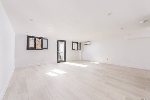 14-38 31st Rd, Long Island City, NY 11106-4526