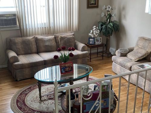 1006 Vincent Ave, Bronx, NY 10465-1525