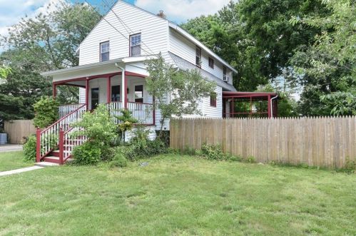68 Belt St, Warwick, RI 02889-3973