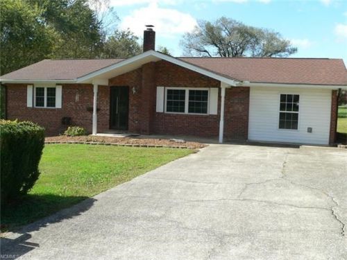 257 Allenwood Cir, Hendersonville NC  28792-8007 exterior