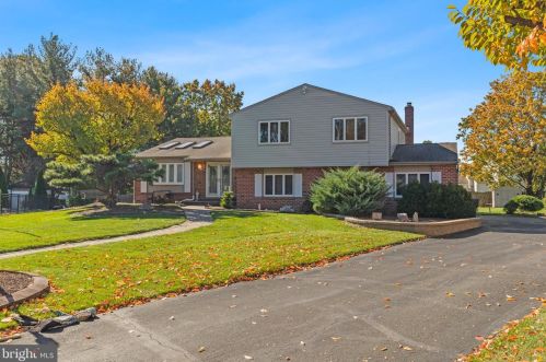 36 Old Hickory Dr, Southampton, PA 18954-1629