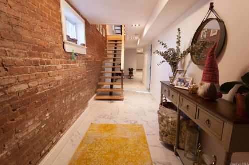 2552 Morgan Ave, Bronx, NY 10469-5603