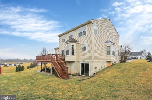 1481 Wanda Dr, Hanover, PA 17331-8626
