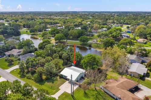 5511 Deleon Ave, Fort Pierce, FL 34951-2001