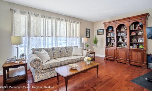 3071 Governors Xing, Belmar NJ 07719-4543 exterior