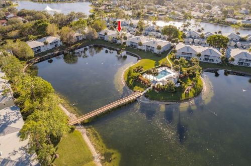 815 New Waterford Dr, Naples, FL 34104-7889