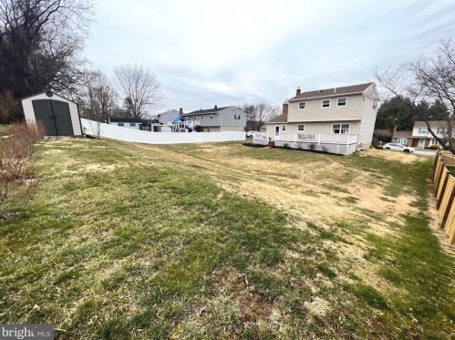 337 Hanby Cir, Boothwyn PA  19061-2319 exterior