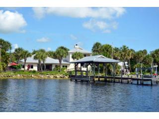 3917 Canal Dr, Sebastian, FL 32976-2907
