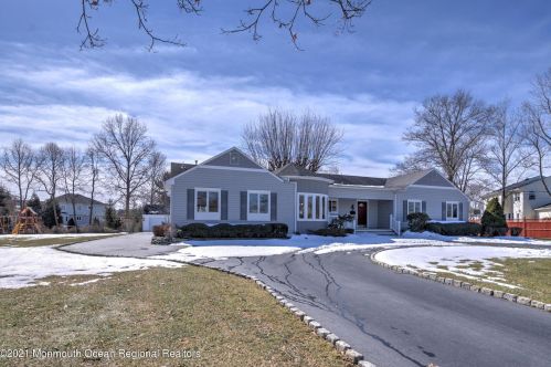 4 Newcastle Rd, East Freehold, NJ 07728-3113