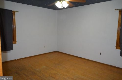 19 Marmic Dr, Southampton PA 18966-1728 exterior