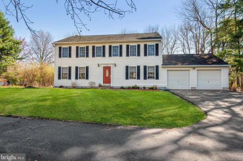10622 Runaway Ln, Great Falls, VA 22066-2420
