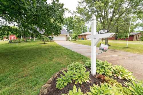 2401 Erter Dr, Springfield OH  45503-2504 exterior