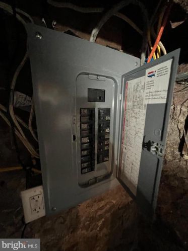 1208 Walnut St, Harrisburg PA  17103-2252 exterior