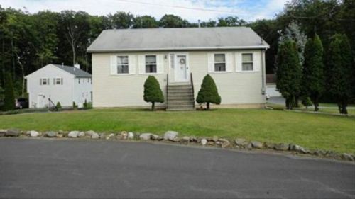 19 Hudson Ave, Newtonville, NY 12110-3107