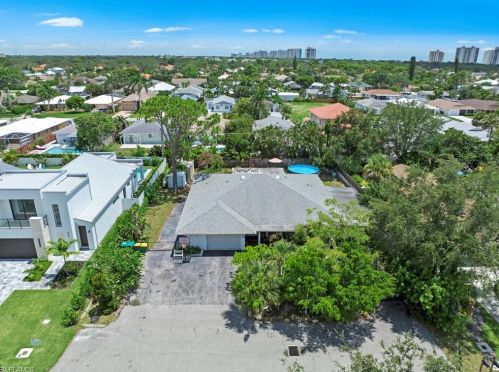 670 95th Ave, Naples, FL 34108-2455