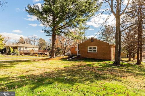 130 Delp Rd, Lancaster PA  17601-3906 exterior