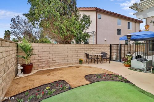969 Roldan Ave, Simi Valley CA  93065-5667 exterior