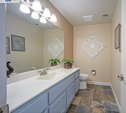 5230 Riverdale Ct, Pleasanton CA  94588-3759 exterior