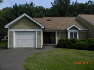 48 Dragon Fly Cir, Stroudsburg, PA 18360-1683
