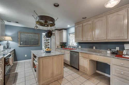 1511 Walnut Grv Rd, Midlothian TX  76065-4749 exterior