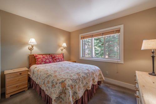 11720 Mougle Ln, Truckee CA  96161-6108 exterior