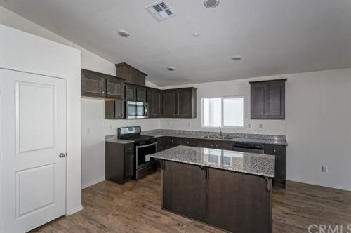 670 Bowen Rd, Perris CA  92570-3400 exterior