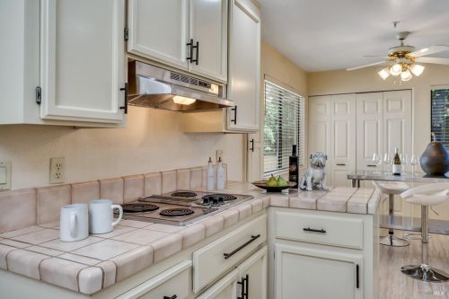 41 Fountain Grove Cir, Fairfield CA  94558-2483 exterior