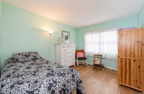 1049 Melissa Ln, North Bellmore NY  11710-1743 exterior