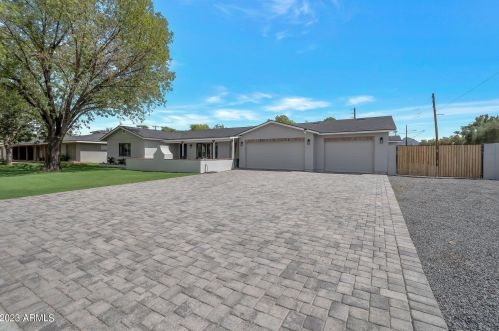 8001 11th Ave, Phoenix AZ  85021-5626 exterior