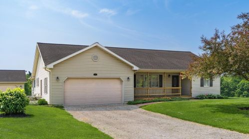 111 Max Emmert Dr, Somerset, OH 43783-9627