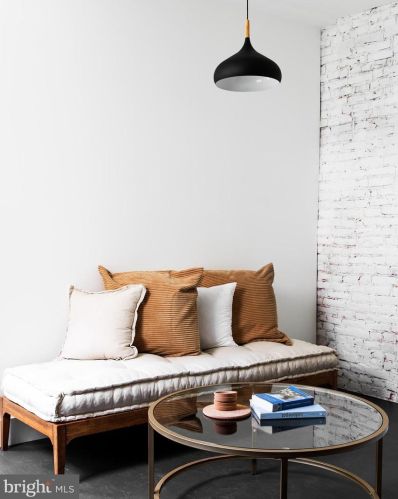 2026 Howard St, Philadelphia PA 19148-3334 exterior