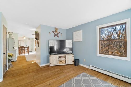261 Whistle Town Rd, East Lyme CT  06333-1031 exterior