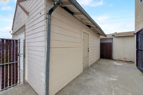 1136 92 Ave, Oakland CA 94603-1358 exterior