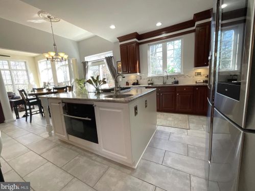 7226 Lyndam Hill Cir, Lorton VA  22079-4509 exterior