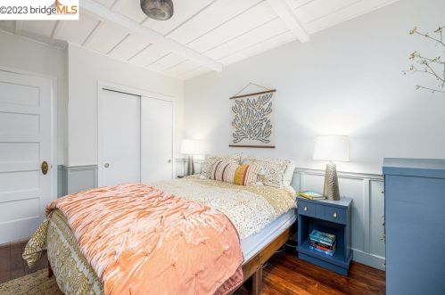 1058 56th St, Oakland CA 94608-2745 exterior