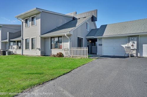 74 Arlene Ct, Bricktown, NJ 08724-1434