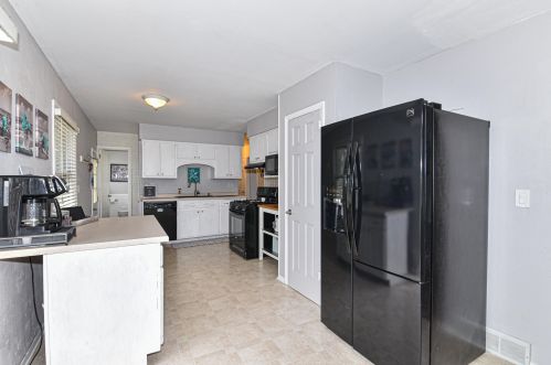 933 101, Milwaukee WI 53214-2513 exterior