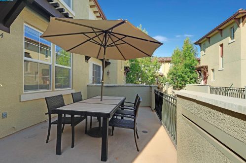 44 Picasso Ct, Concord, CA 94523-4265