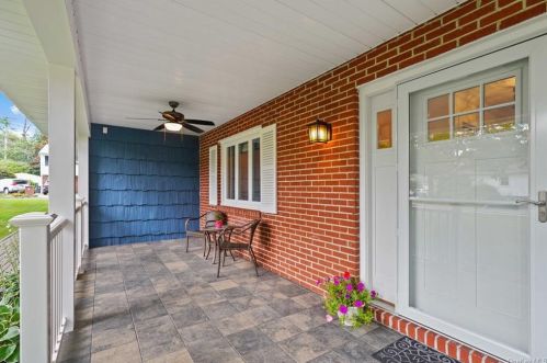 1 Frost Ln, Hartsdale, NY 10530-1310