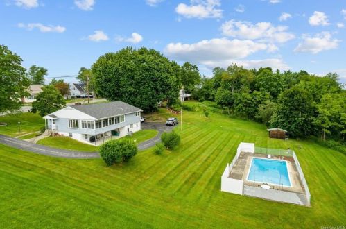 257 Osborne Hill Rd, Fishkill NY  12524-2510 exterior