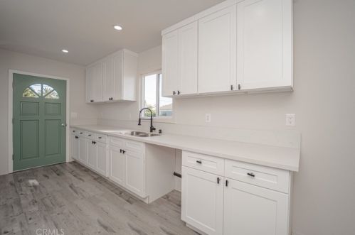 1813 Queensdale St, Compton CA 90221-1930 exterior