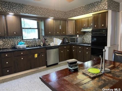 450 Tulip Ave, Floral Park NY  11001-3206 exterior