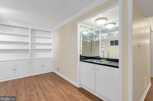 2827 Flagmaker Dr, Falls Church VA  22042-2204 exterior