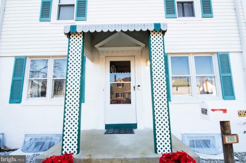 205 Monroe Ave, New Castle, DE 19720-2519