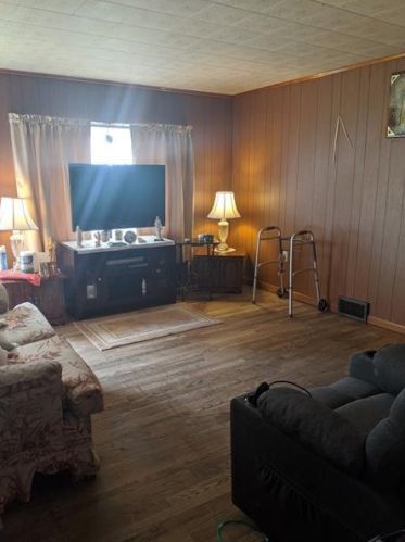 602 Louise St, Jeannette, PA 15644-1417