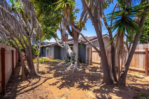 1176 Santa Fe Dr, Encinitas CA  92024-3954 exterior
