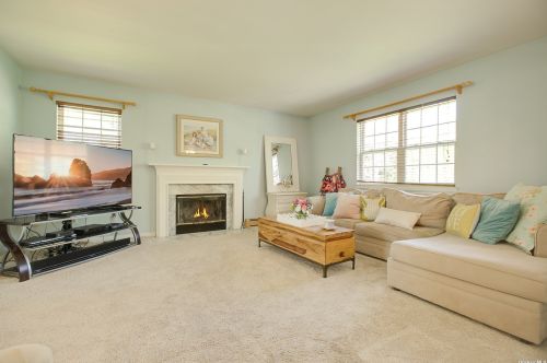 81 Drew Dr, Eastport NY  11941-1334 exterior