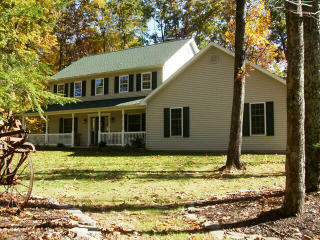 65 Cherokee Dr, Mocanaqua, PA 18655-4013