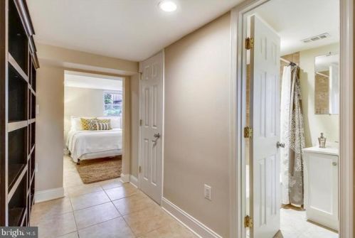 2009 Lawrence St, Washington DC  20018-2832 exterior